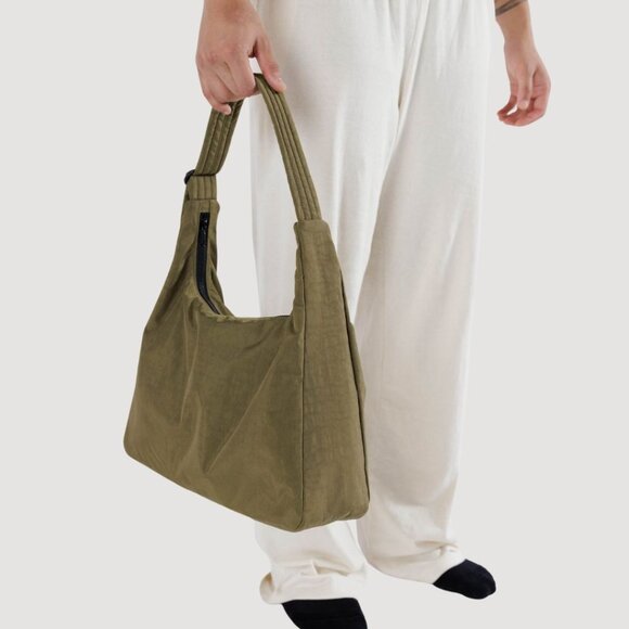BAGGU Nylon Shoulder Bag in Seaweed - Picture 2 of 9